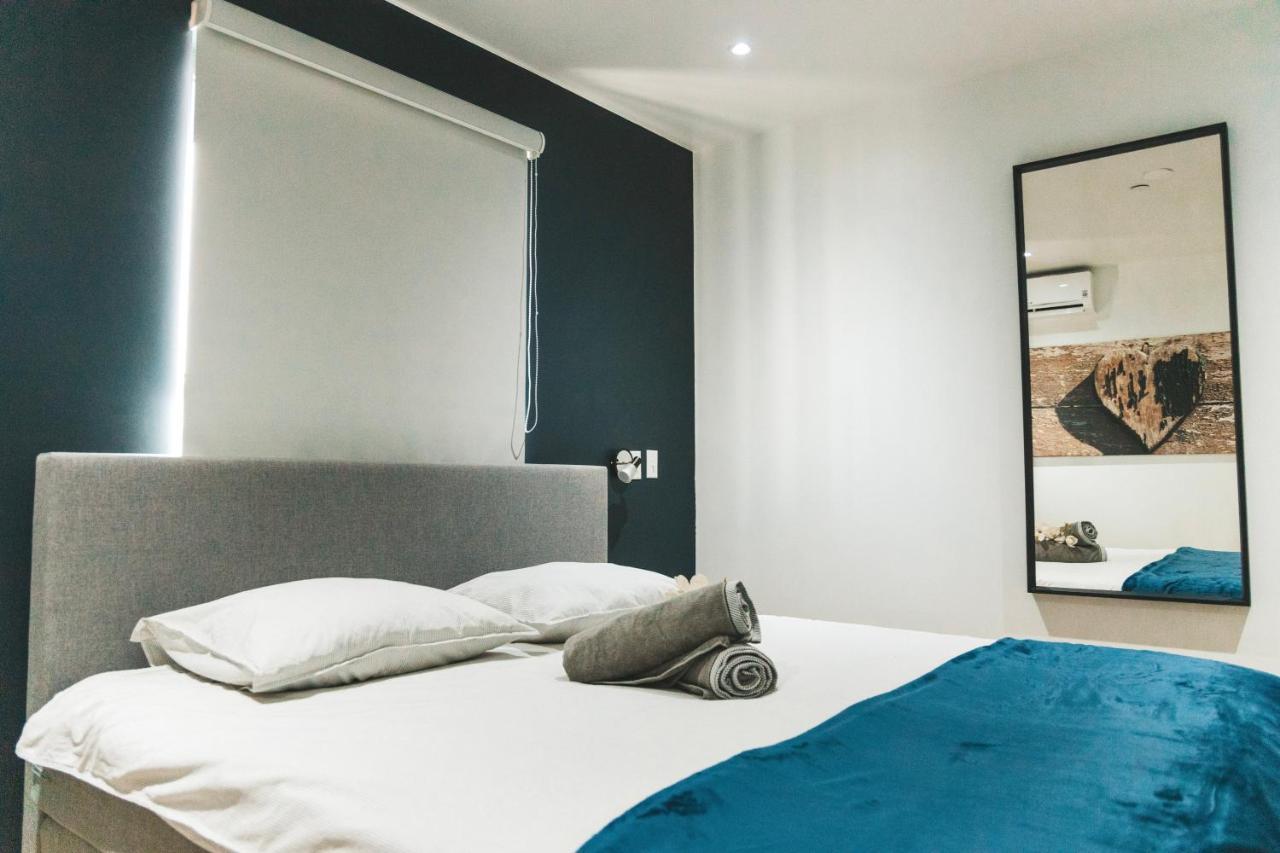 Gray Door Apartments - Adults Only Palm Beach Exteriör bild