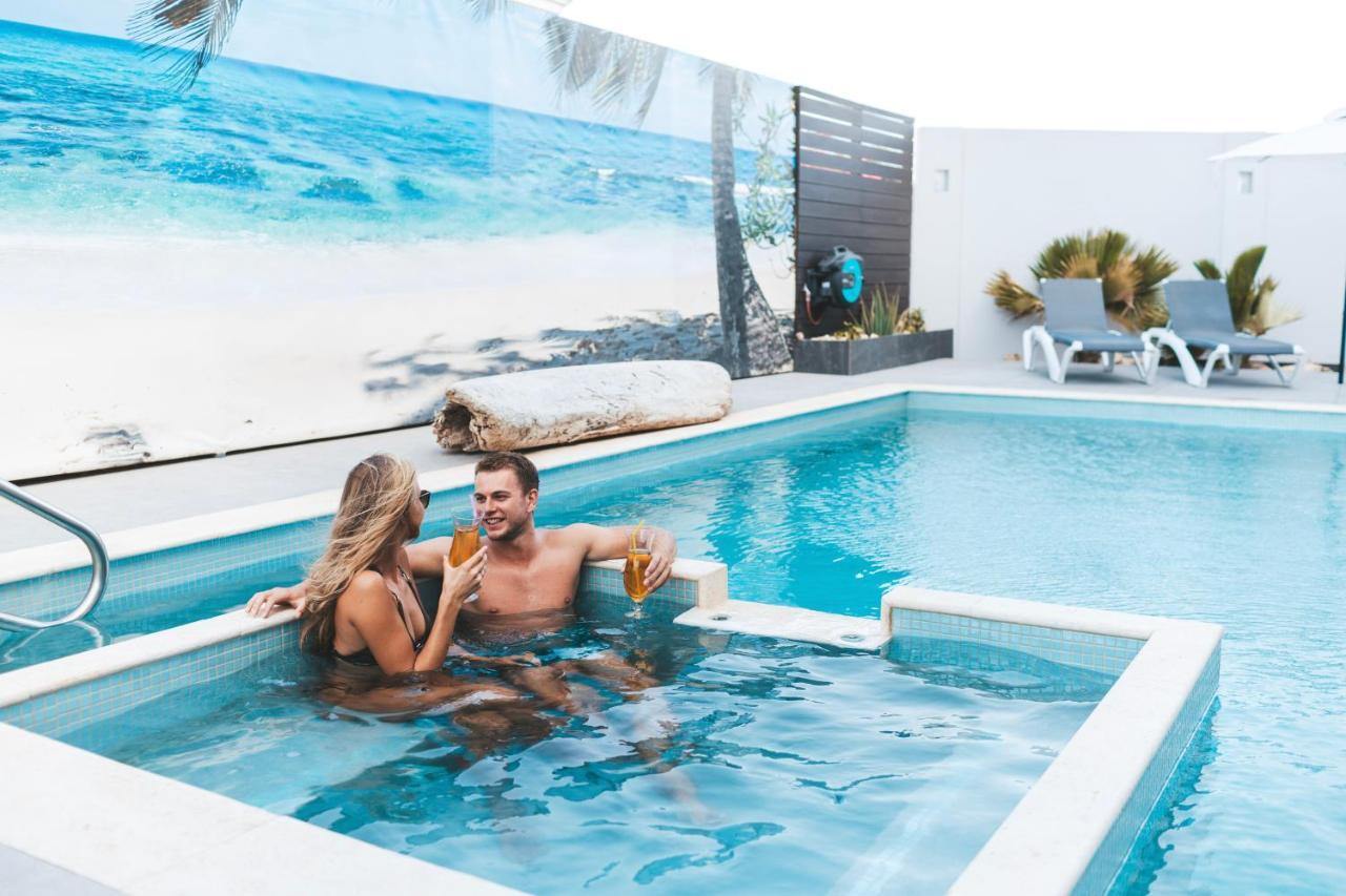 Gray Door Apartments - Adults Only Palm Beach Exteriör bild